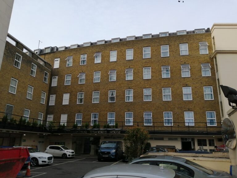 26 – Commercial student accommodation 70 rooms aluminium casement windows